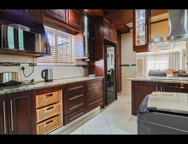 8 BEDROOM HOUSE FOR SALE IN RANDHART